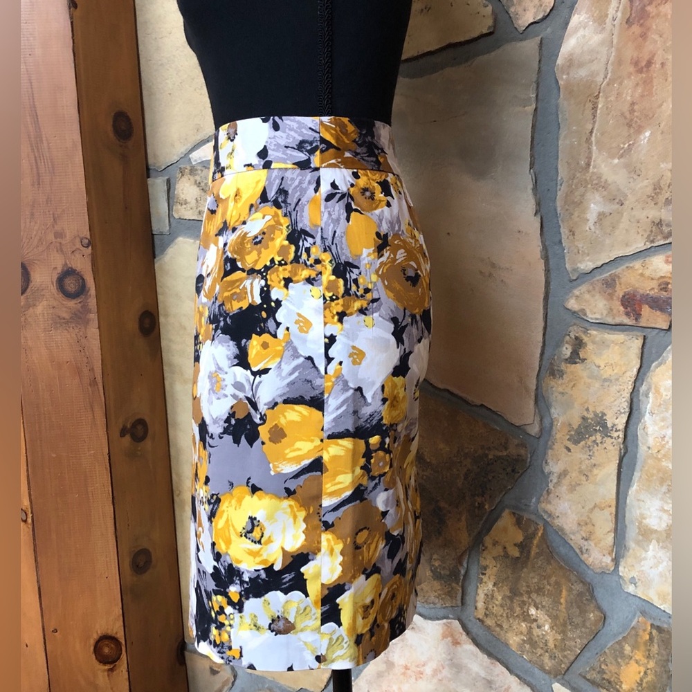 J. CREW Stretch Golden Rose Floral Pencil Skirt (S) - Picture 4 of 17
